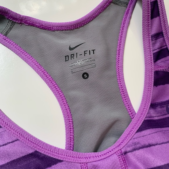 Nike Dri-Fit Built-in- Bra Performance Tank Small - Picture 3 of 8